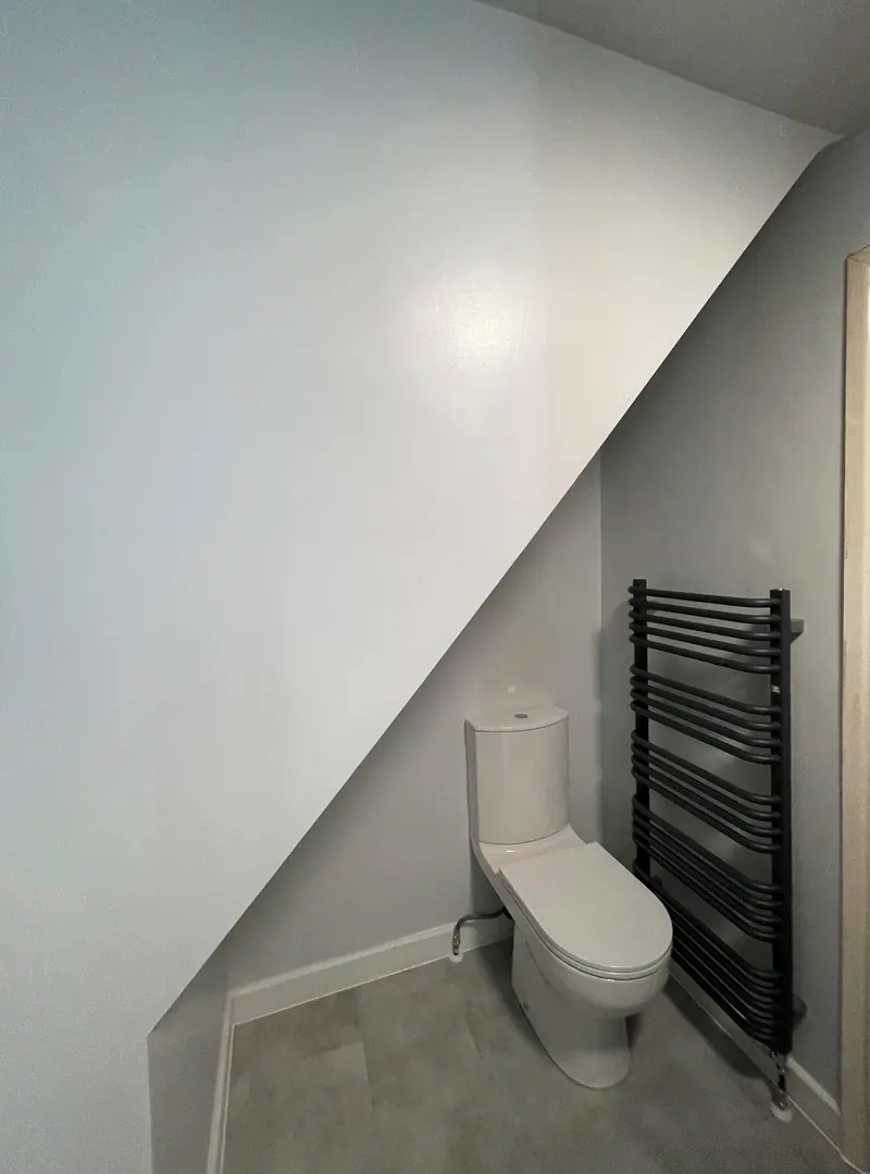 Understairs cloakroom WC with anthracite towel radiator