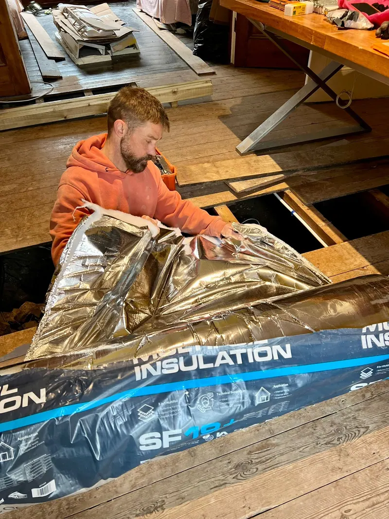 Fitting underfloor insulation between joists